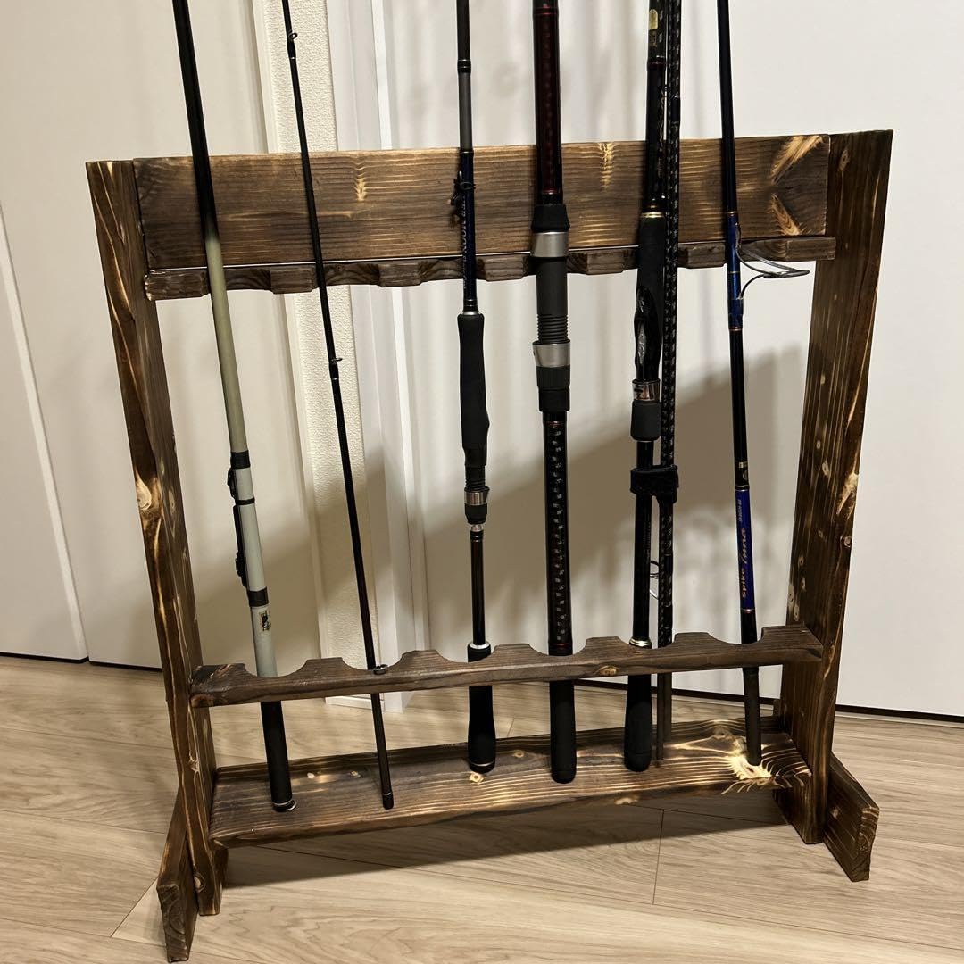 ロッドスタンド 6本 
一体式リール&ルアースタンド 3段
国産ヒノキ製
完成品 Amazon | ゴメクサス P6 ロッドスタンド エリアトラウト向け